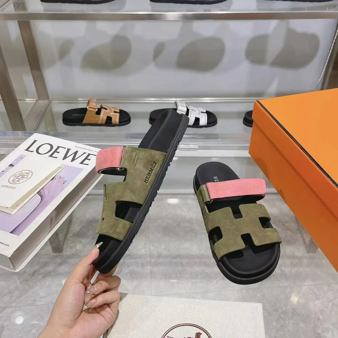 👟👟Ex-factory price 480👟👟 H Home HERMES's recently popular Erjiu shoes - classic style. [Fireworks][Fireworks][Fireworks][Fireworks][Fireworks][Fireworks] Sandals, paired with various colorful socks, are popular. ✅Upper: imported mixed sheepskin, deerskin ✅Inner: imported mixed sheepskin ✅Outsole: T👟👟Ex-factory price u non-slip and wear-resistant outsole ✅Number of codes: 35-41